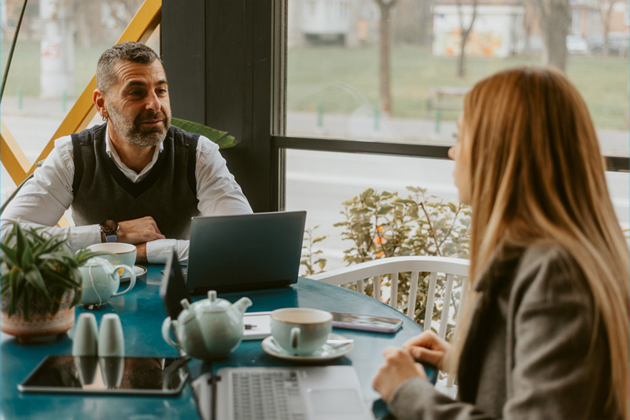 UPUSTILA SE U AFERU SA OŽENJENIM BOGATAŠEM: "On mi ugađa, drži me kao malo vode na dlanu a ja se osećam iskorišćeno!"