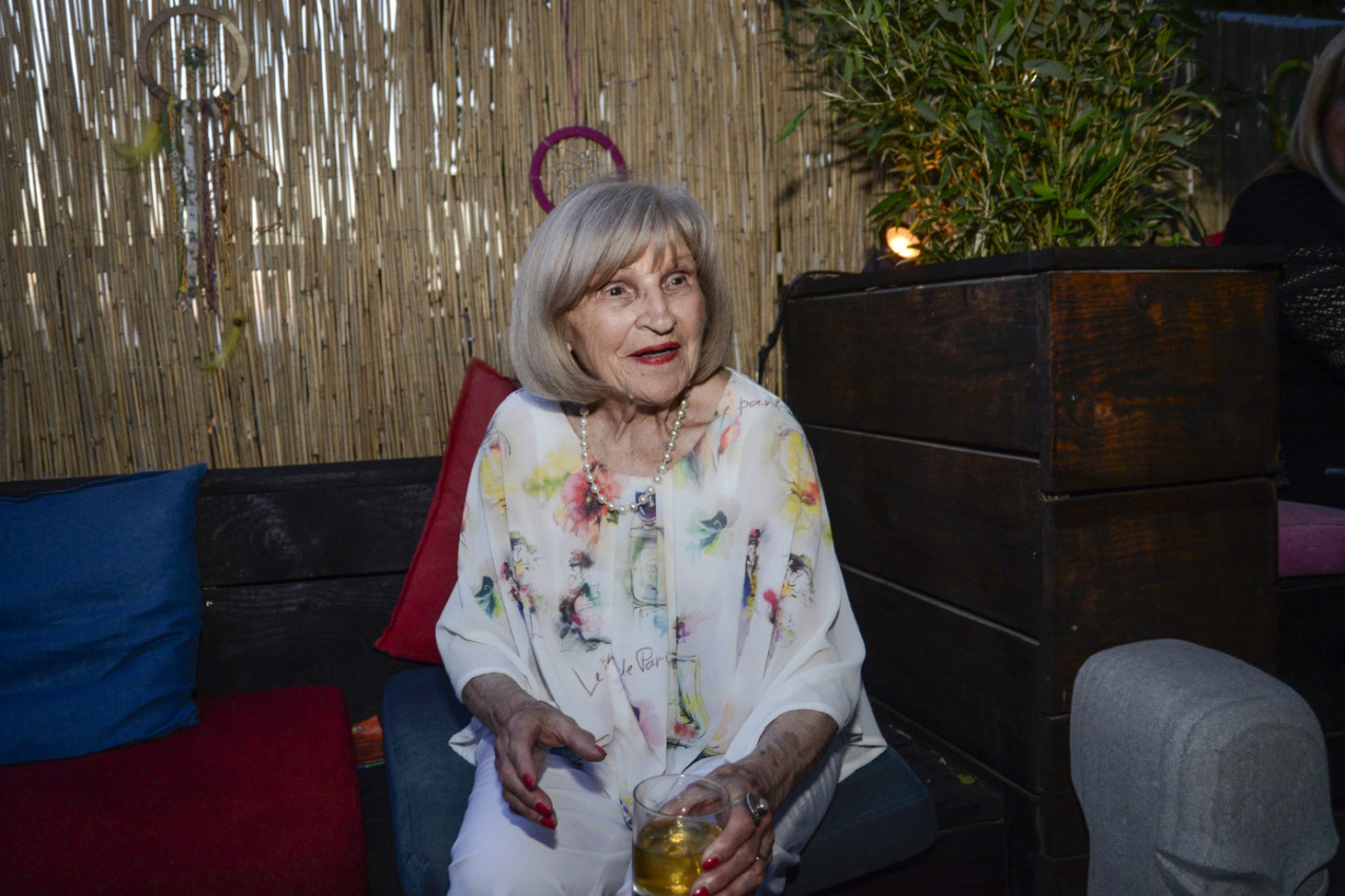 "NARUČILA SAM KAFU, SELA DA NAPIŠEM PISMO I DA SE BACIM": Mira Banjac je htela da se ubije, spasio je poziv ovog čoveka! (FOTO)