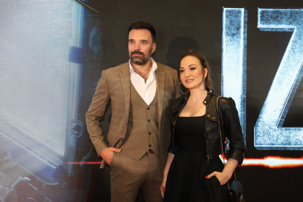 OVAJ POZNATI PEVAČ JE BRAT JELENE TOMAŠEVIĆ: Evo šta mu je Ivan Bosiljčić priredio na nastupu, zbog ovog snimka je i Jelena pustila suzu (VIDEO)