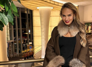 "ŽENO, ULJUDI SE MALO UŠLA SI U ŠESTU DECENIJU": Marijana Mateus pozirala u helankama i topu sa golim stomakom, mreže izgorele (FOTO)