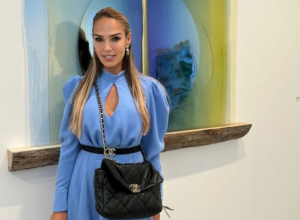 MARIJANA MATEUS PROVOCIRA BUJNIM OBLINAMA: Razgolitila se pa prkosi zimi u sandalama i ultra kratkim haljinama! (FOTO)