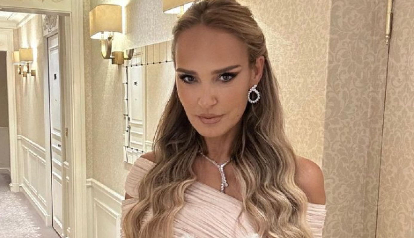 MARIJANA MATEUS NA IZVOLTE U KORSETU: Zbog bujnih grudi ne sme ni da kine jer bi se sve otrglo kontroli! (FOTO)