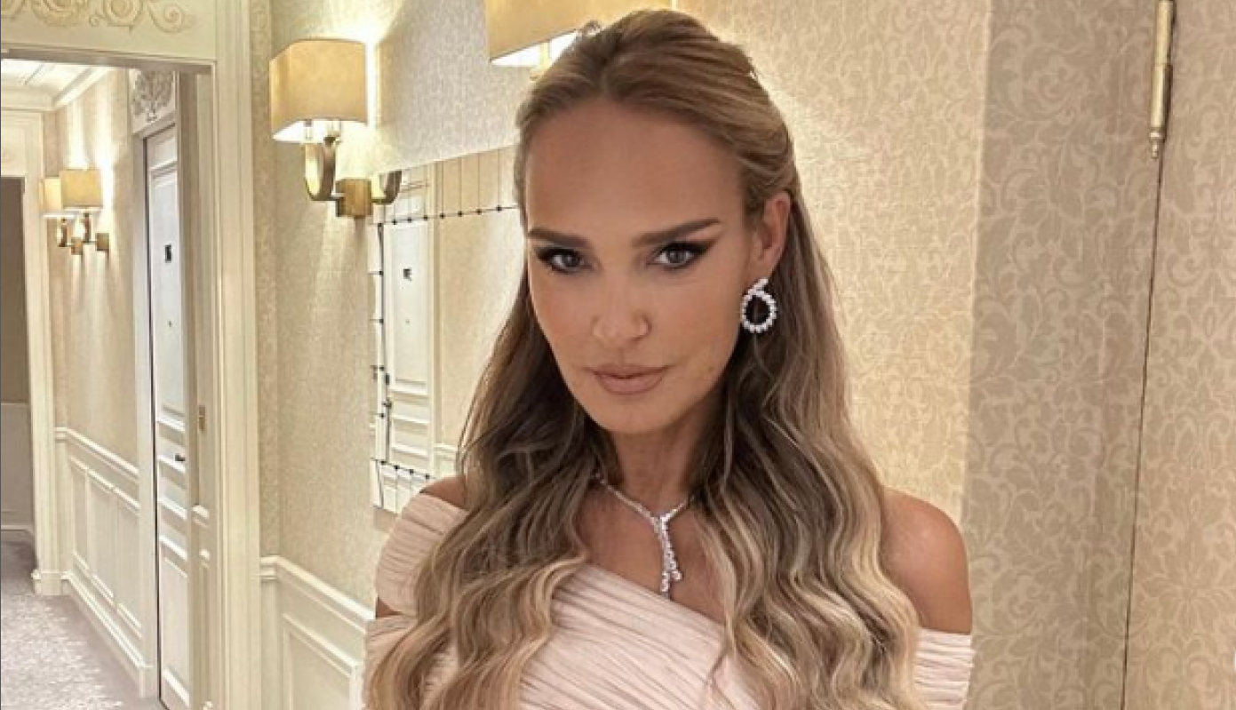 MARIJANA MATEUS NA IZVOLTE U KORSETU: Zbog bujnih grudi ne sme ni da kine jer bi se sve otrglo kontroli! (FOTO)