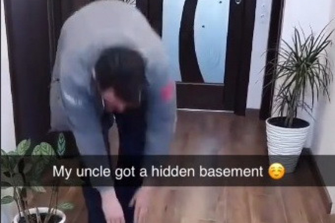 "MOJ UJAK IMA TAJNI PODRUM SAKRIVEN ISPOD LAMINATA": Ovaj snimak izazvao je veliku pažnju na društvenim mrežama, svi se pitaju čemu služi ovo skrovište (VIDEO)