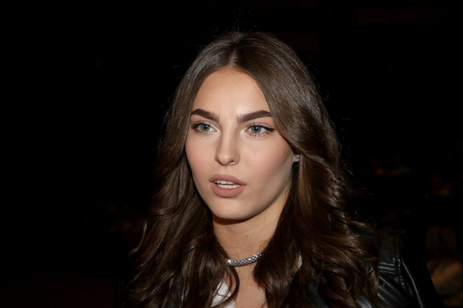 NAJZAD STIGAO DOKAZ DA LI JE DŽEJLA RAMOVIĆ RADILA PLASTIČNE KOREKCIJE: Isplivala fotografija iz detinjstva, sve crno na belo! (FOTO)