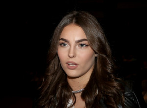 NAJZAD STIGAO DOKAZ DA LI JE DŽEJLA RAMOVIĆ RADILA PLASTIČNE KOREKCIJE: Isplivala fotografija iz detinjstva, sve crno na belo! (FOTO)