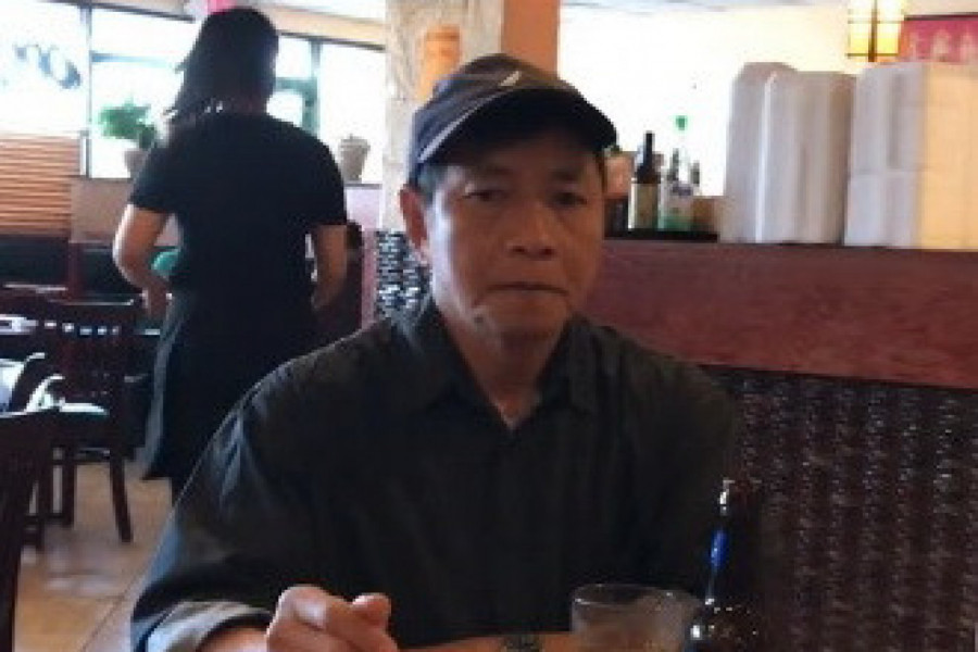 KADA SE ONA POJAVILA, STAO JE SVET! Jedan čovek je ručao u restoranu, a nije ni slutio kakvo ga iznenađenje čeka! (VIDEO)