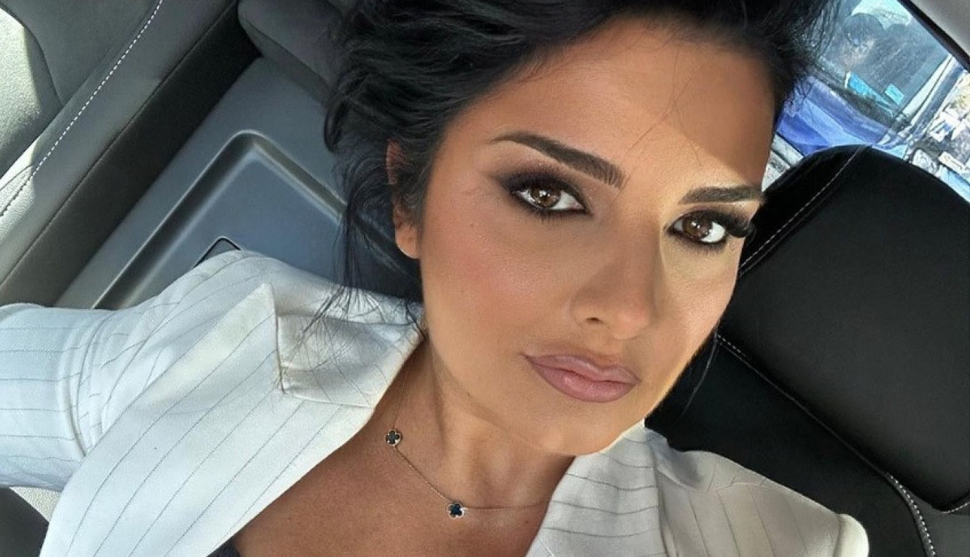 KAKO IZGLEDA KAD SE OPUSTI MILENA POPOVIĆ: Čaša vina i zagonetan osmeh, komentari se samo nižu! (FOTO)