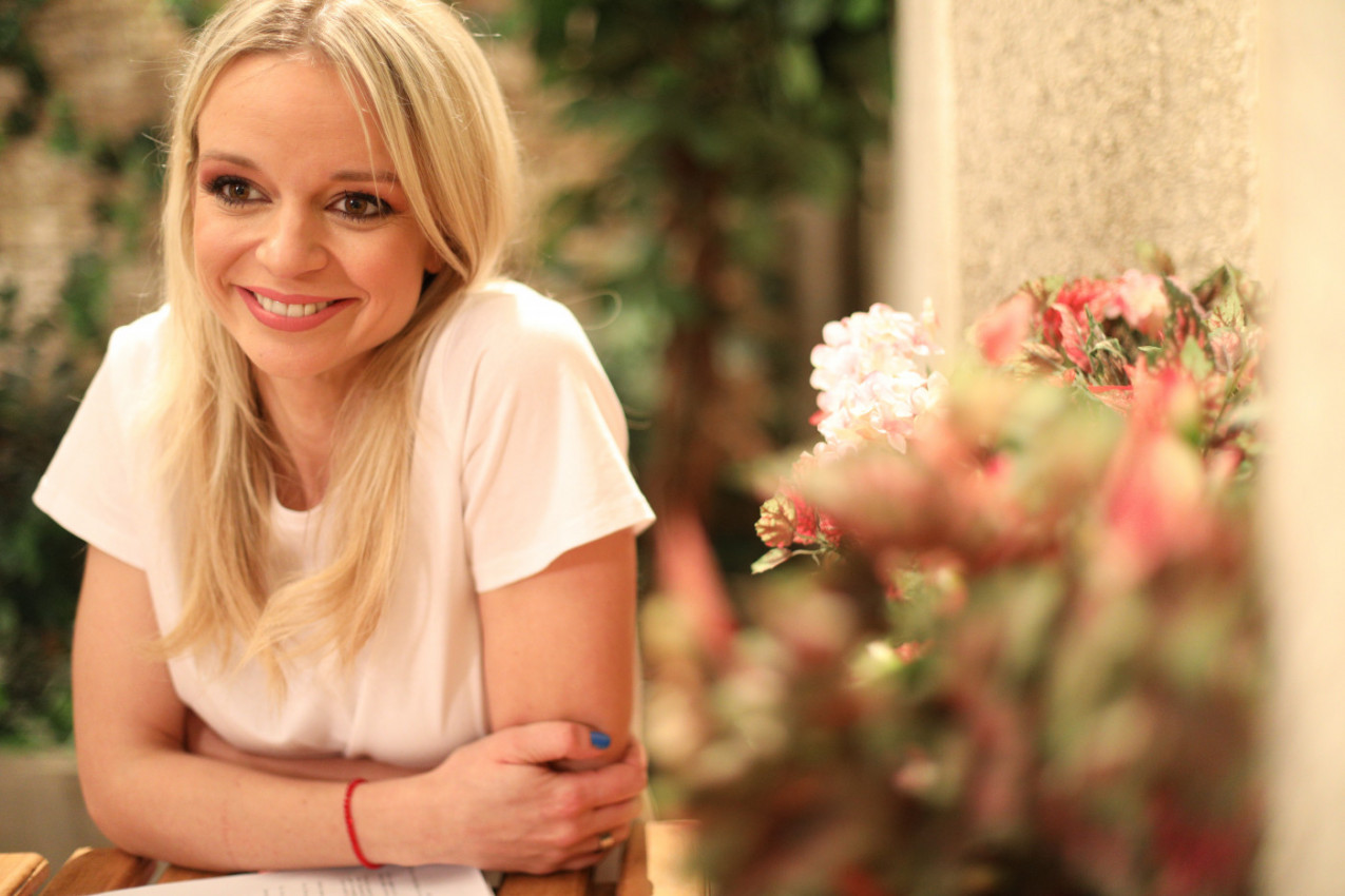 ŠTA LI TO RADI MAJA MANDŽUKA: Lepa glumica zbunila fanove na mrežama, svi se nadaju samo jednom! (VIDEO)