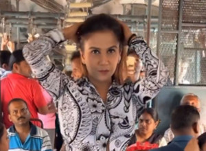 UŠLA JE U PREVOZ I NAPRAVILA HAOS: Putnici nisu mogli da veruju šta se odigrava pred njihovim očima (VIDEO)