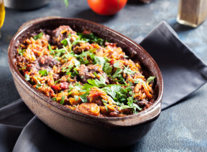 ĐUVEČ SA SVINJSKIM MESOM: Jedan sastojak daje mu poseban šmek, ovakav još niste probali (FOTO)