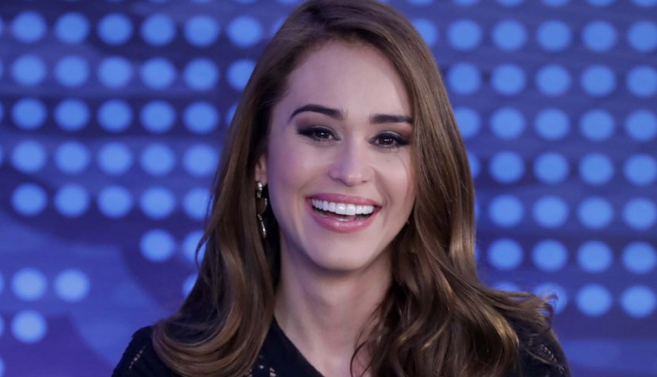 VODITELJKA VREMENSKE PROGNOZE U DONJEM VEŠU: Muškarci prikovani za ekrane gledaju kakve nas temperature očekuju (FOTO)