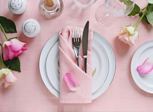 BRZO I LAKO ČIŠĆENJE ESCAJGA: Rastvor od dve namirnice učiniće da kašike i viljuške zablistaju kao nove na slavskoj trpezi! (FOTO)