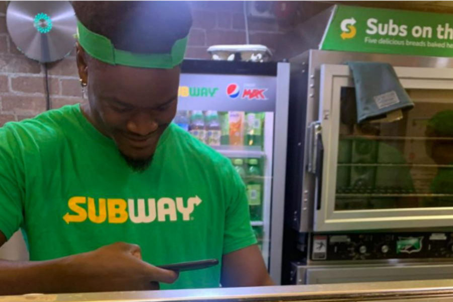 POSLE NOĆNOG IZLASKA OGLADNELA JE I NARUČILA SENDVIČ: Radnik je bio zapanjen ovom porudžbinom, ceo svet priča o onome što je Ana pojela (FOTO)