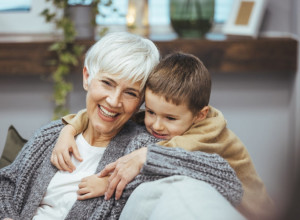 KAKO OČISTITI ZUBNU PROTEZU OD KAMENCA: Ovo je 5 praktičnih saveta kako da uvek bude besprekorno čista! (FOTO)