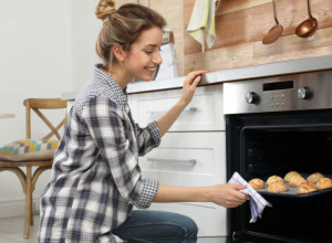 DA LI ZAGREVATE RERNU PRE PEČENJA? Profesionalni kuvari otkrili grešku koju sve domaćice prave (FOTO)