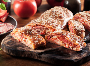 JEDNO TESTO ZA DVA RAZLIČITA UKUSA: Slane štrudle po receptu profesionalnih kuvara!