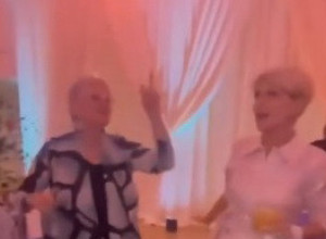 PLESALA JE NA ĆERKINOJ SVADBI, A ONDA JE UOČILA NEŠTO NA BLUZI: Žena je potpuno izgubila kontrolu, svi su pričali o onome što je uradila (VIDEO)