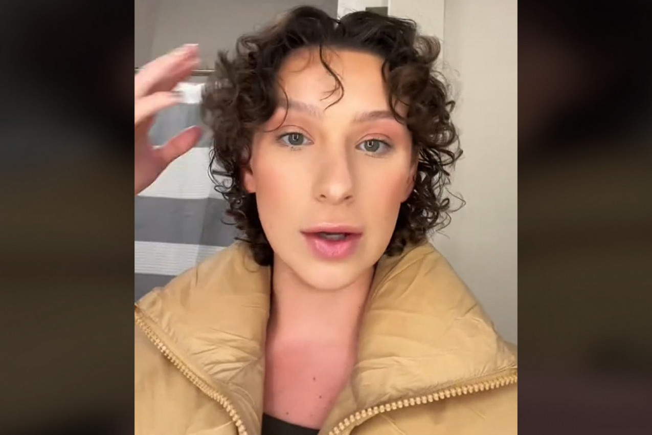 NIJE OPRALA KOSU GODINU DANA: Moj dečko želi da zagnjuri glavu u moje lokne koje divno mirišu! (VIDEO)