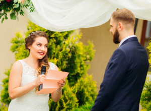 NIJE NI SLUTIO KAKVA SRAMOTA GA ČEKA NA VENČANJU: Nevesta je surovo ponizila mladoženju pred svim gostima! (VIDEO)