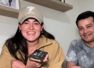 ŽELELA JE DA PROVERI MUŽA PA JE POZVALA NJEGOVE PRIJATELJE: Sve je pošlo po zlu, dok je njen suprug crveneo od stida! (VIDEO)