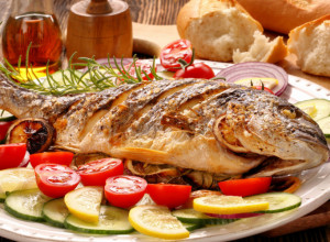 KAKO DA PRIPREMITE RIBU A DA NE USMRDITE KUĆU: Saveti koji će spasiti domaćice koje pripremaju posnu slavu!