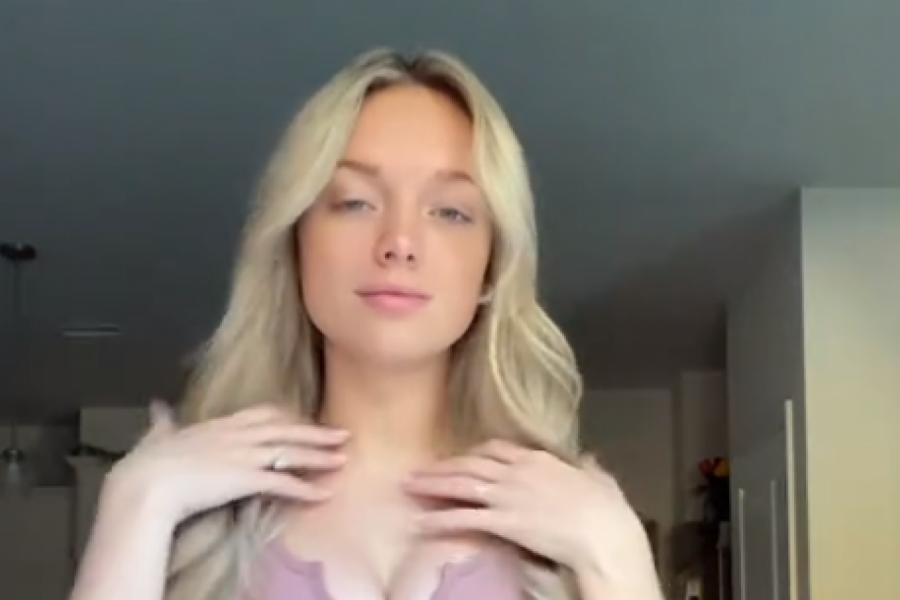 ZANOSNU PLAVUŠU OPTUŽILI DA JE PLASTIČNOM OPERACIJOM UVEĆALA GRUDI: Ona tvrdi da je njeno rešenje mnogo jeftinije! (VIDEO)