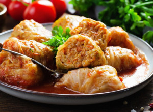 JUGOSLOVENSKI RECEPT ZA SARMU IZ 1952. GODINE ĆE VAS RASPAMETITI: Dodajte OVAJ sastojak i uživajte u ukusu