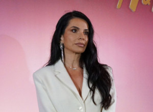 NAJLEPŠA SRPSKA VODITELJKA NA PRAGU 6. DECENIJE IZGLEDA BOLJE NEGO IKADA: Objasnila zašto je baš ova boja garderobe idealna za sve crnke leti! (FOTO)