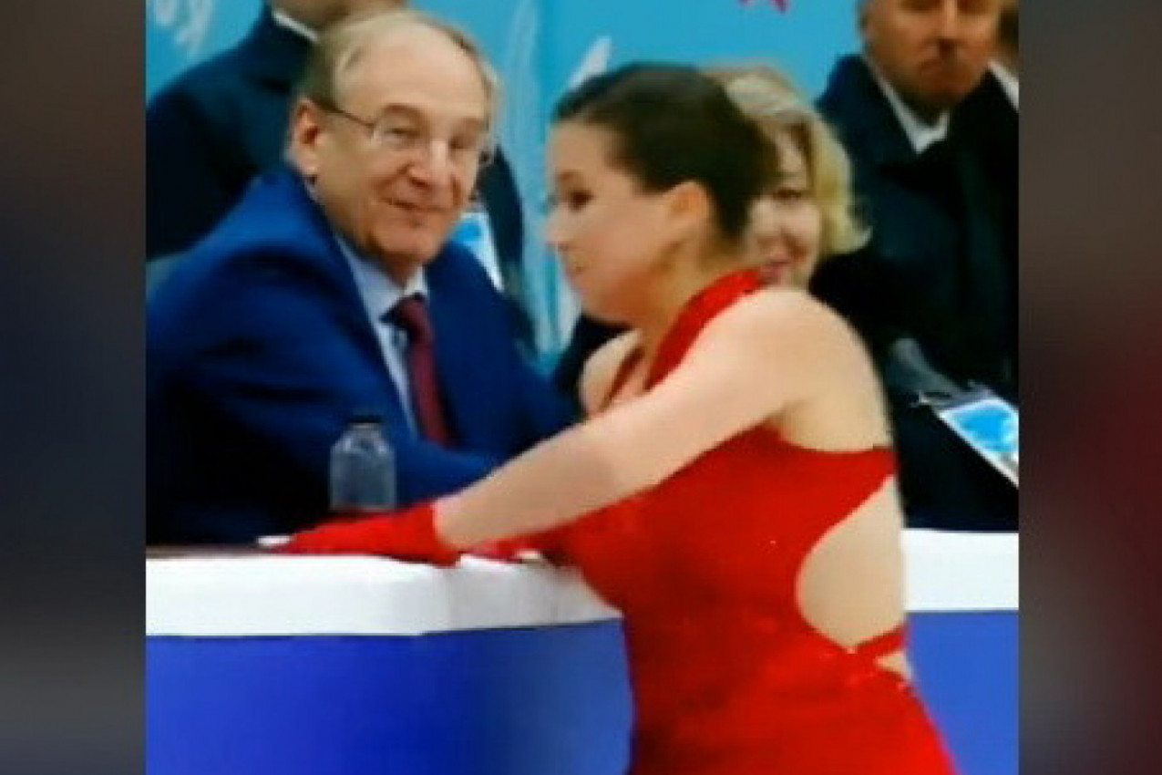 KLIZALA JE DO OGRADE, A ODJEDNOM SE NAŠLA NA PODU! Ono što je klizačica potom uradila izazvalo je burne reakcije i žirija i publike (VIDEO)