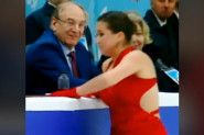 KLIZALA JE DO OGRADE, A ODJEDNOM SE NAŠLA NA PODU! Ono što je klizačica potom uradila izazvalo je burne reakcije i žirija i publike (VIDEO)