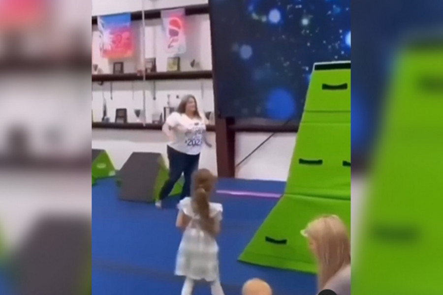 HTELA JE DA SE ZABAVI U IGRAONICI A ONDA JE NASTAO HAOS: Nije ni slutila da će se obrukati kao nikad u životu dok su uzaludno pokušavali da joj pomognu!