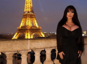 ZVEZDA PLATFORME ZA ODRASLE PLANIRA NOVO UVEĆANJE POPRSJA, MUŽ JE PODRŽAVA: "Oblačim se skromno, a žene me ipak mrze" (FOTO+VIDEO)