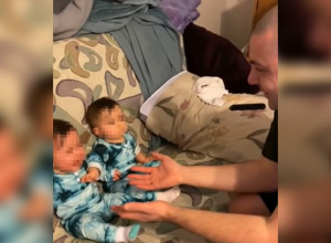 TATA JE OBRIJAO BRADU I PRIŠAO DA UZME ĆERKU: Neočekivana reakcija njegovih bliznakinja potpuno ga je iznenadila (VIDEO)