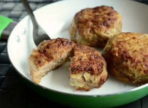 KAKO DA ĆUFTE BUDU SOČNE I DA SE NE RASPADNU TOKOM PRŽENJA: Profesionalni kuvari uvek dodaju ova tri sastojka! (FOTO)