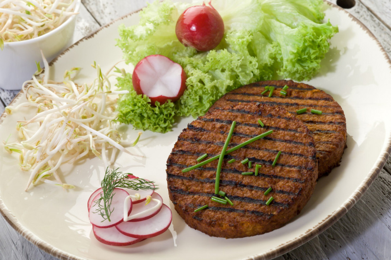 ŠTA JESTI TOKOM POSTA: Recept za pljeskavice od soje ukusnije od onih sa mesom!