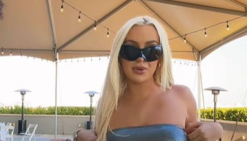 ZAVODLJIVA PLAVUŠA SE SNIMALA, A ONDA JOJ JE NEŠTO ISPALO IZ USTA: Javnost je ostala u šoku od prizora (VIDEO)