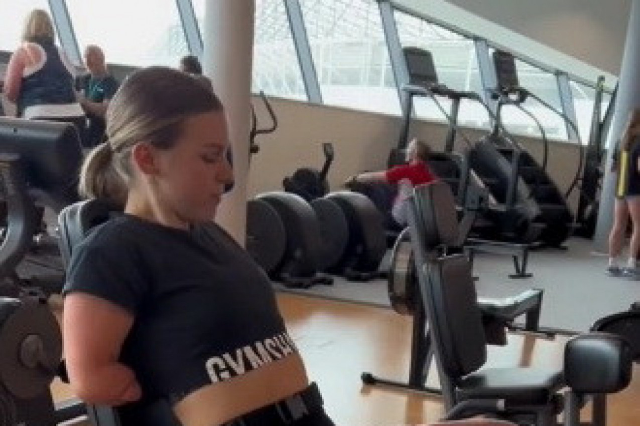 OSTALA JE BEZ RUKU I NOGU, A NE ODUSTAJE OD SVOJIH SNOVA: Snimak ove žene je najveća motivacija koju ste ikada videli (VIDEO)