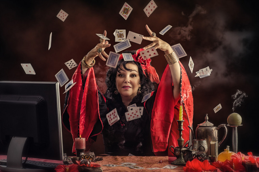 TAROT PREDVIĐANJA ZA SUBOTU 16. DECEMBAR: Kraljica mačeva doneće Bikovima potrebnu hrabrost za donošenje radikalnih rezova (FOTO)