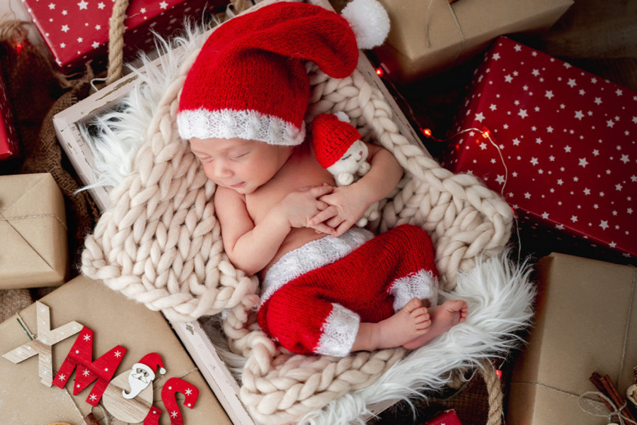 DECA ROĐENA NA PRAZNIK: Rode koje slete na vaš krov baš uoči Nove godine ili Božića nose posebnu simboliku!