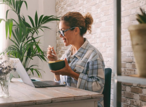 EVO ŠTA SE DEŠAVA SA NAŠIM TELOM AKO NE JEDEMO 24 SATA: Ova dijeta je sve popularnija, a evo kakvi su njeni efekti po naše zdravlje