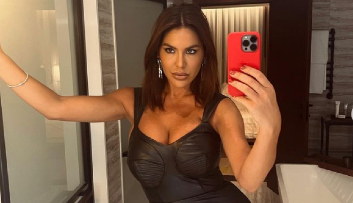 MARINA VISKOVIĆ U CRVENOJ HALJINI BEZ DONJEG VEŠA: Bretele kao konac jedva zadržale bujni dekolte! (FOTO)