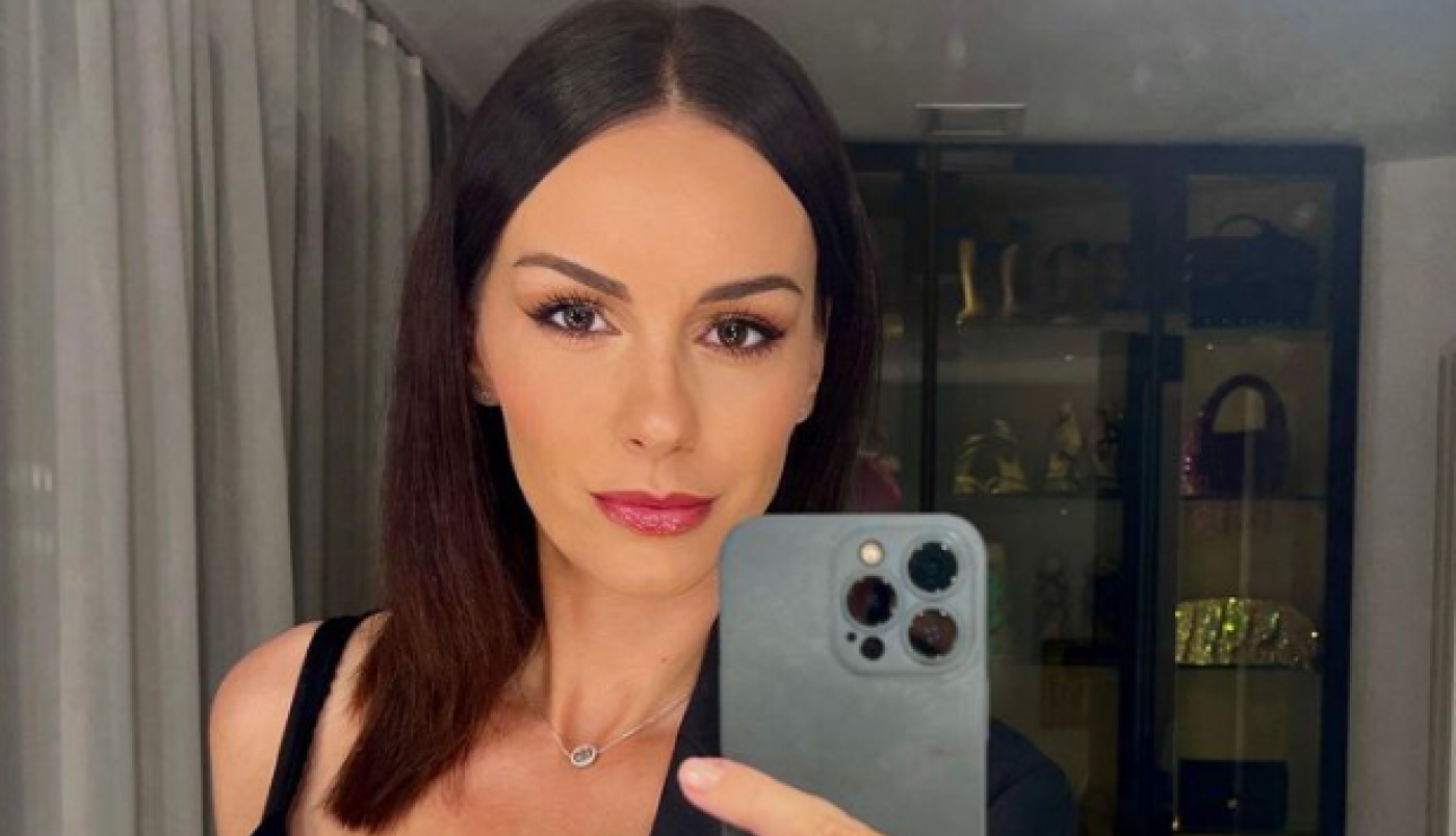 SLOBODA MIĆALOVIĆ U ZAGRLJAJU DRUGOG MUŠKARCA: Fanovi oduševljeni, čeka se reakcija njenog muža! (FOTO)