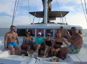 ODVEO JE FAMILIJU NA BAHAME ONI SE NALJUTILI: Malo im je bilo luksuza hteli su i nešto u kešu!