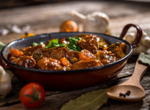 KAKO OMEKŠATI ŽILAVO MESO: Tehnika koja će vam pomoći da bude mekano, sočno i ukusno!