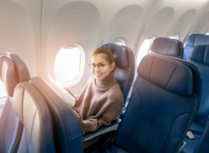 TAJNA PLAVIH SEDIŠTA U AVIONU: Evo zbog čega kompanije biraju baš ovu boju! (FOTO)