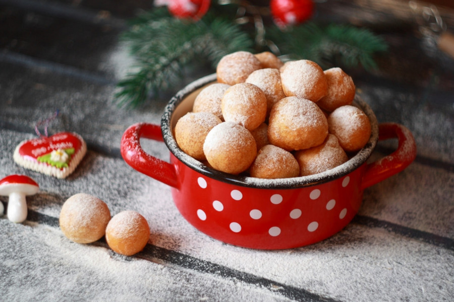 VAZDUŠASTE FRITULE SA JOGURTOM: Jednostavni doručak koji će okupiti celu porodicu (FOTO)
