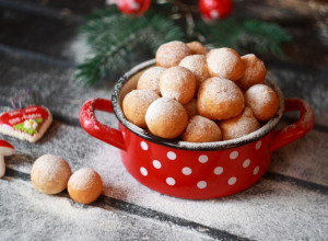 VAZDUŠASTE FRITULE SA JOGURTOM: Jednostavni doručak koji će okupiti celu porodicu (FOTO)
