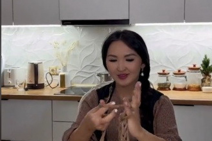 NIJE ZA ONE SA OSETLJIVIM STOMAKOM: Kada vidite kako ova žena priprema hranu izgubićete apetit! (VIDEO)