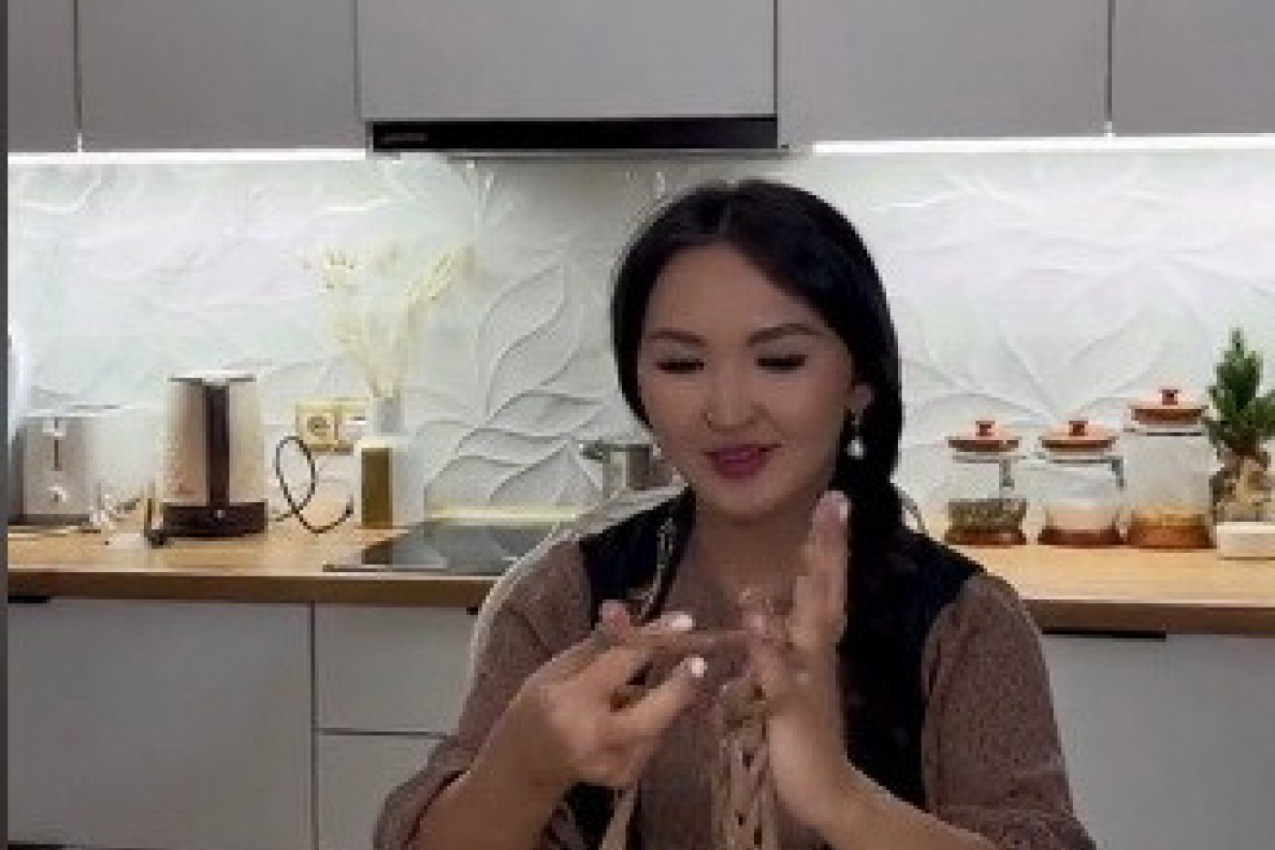 NIJE ZA ONE SA OSETLJIVIM STOMAKOM: Kada vidite kako ova žena priprema hranu izgubićete apetit! (VIDEO)